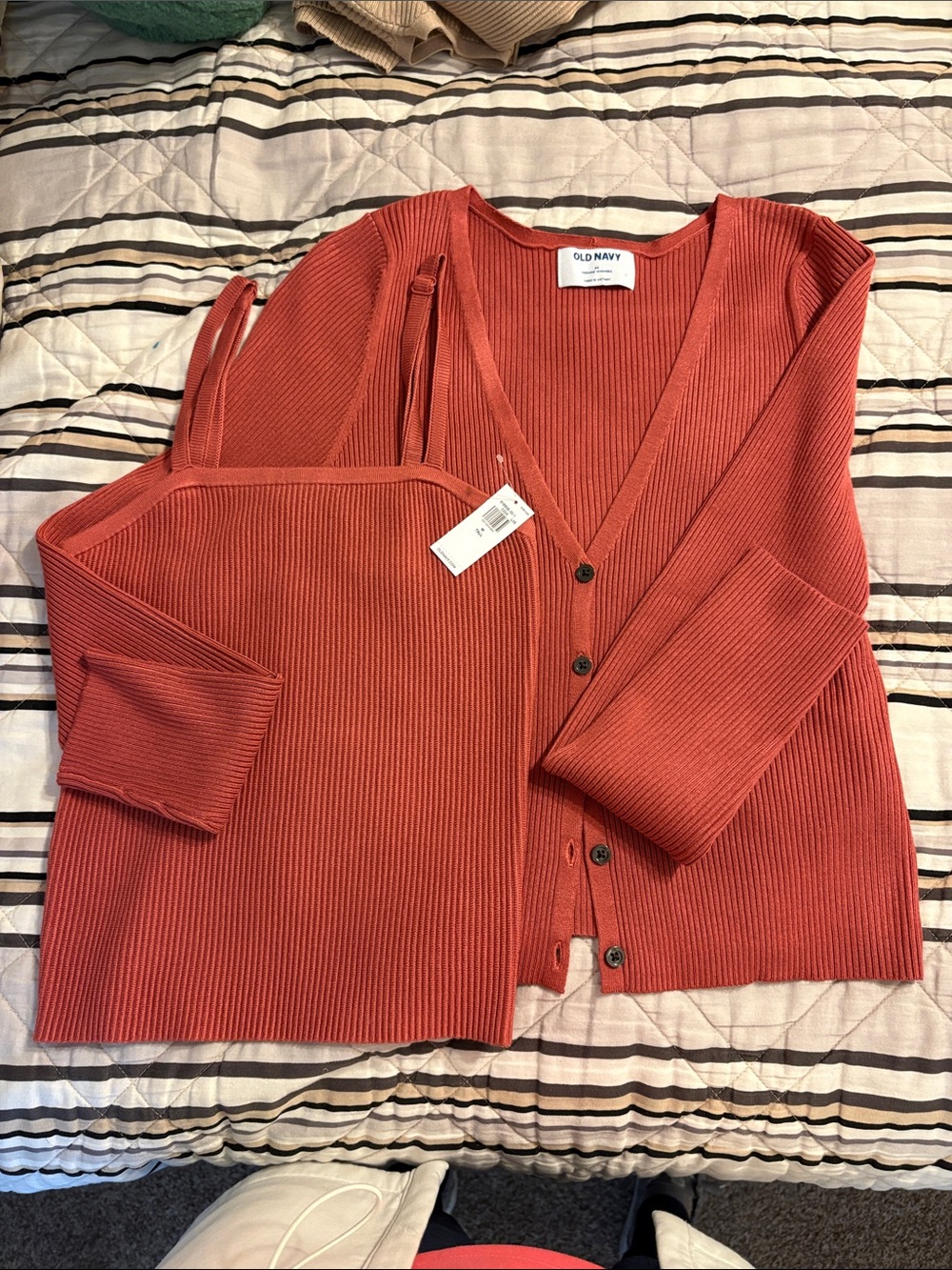 Old Navy fitted cardigan set. Color mineral rouge.
